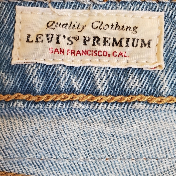 Levi’s Ribcage Denim High Rise Waisted Shorts Tango Pulse New - Picture 3 of 4